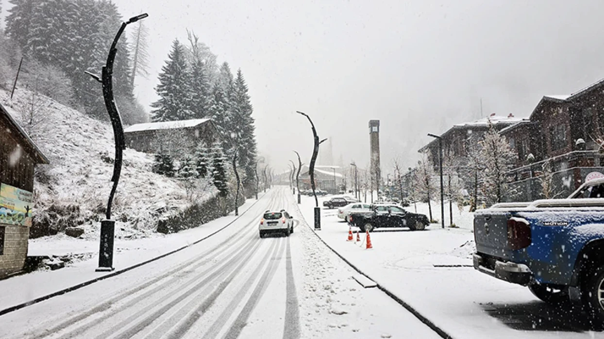 SON DAKİKA: Yurdun bazı kesimlerinde kar etkili oldu! İşte o kareler