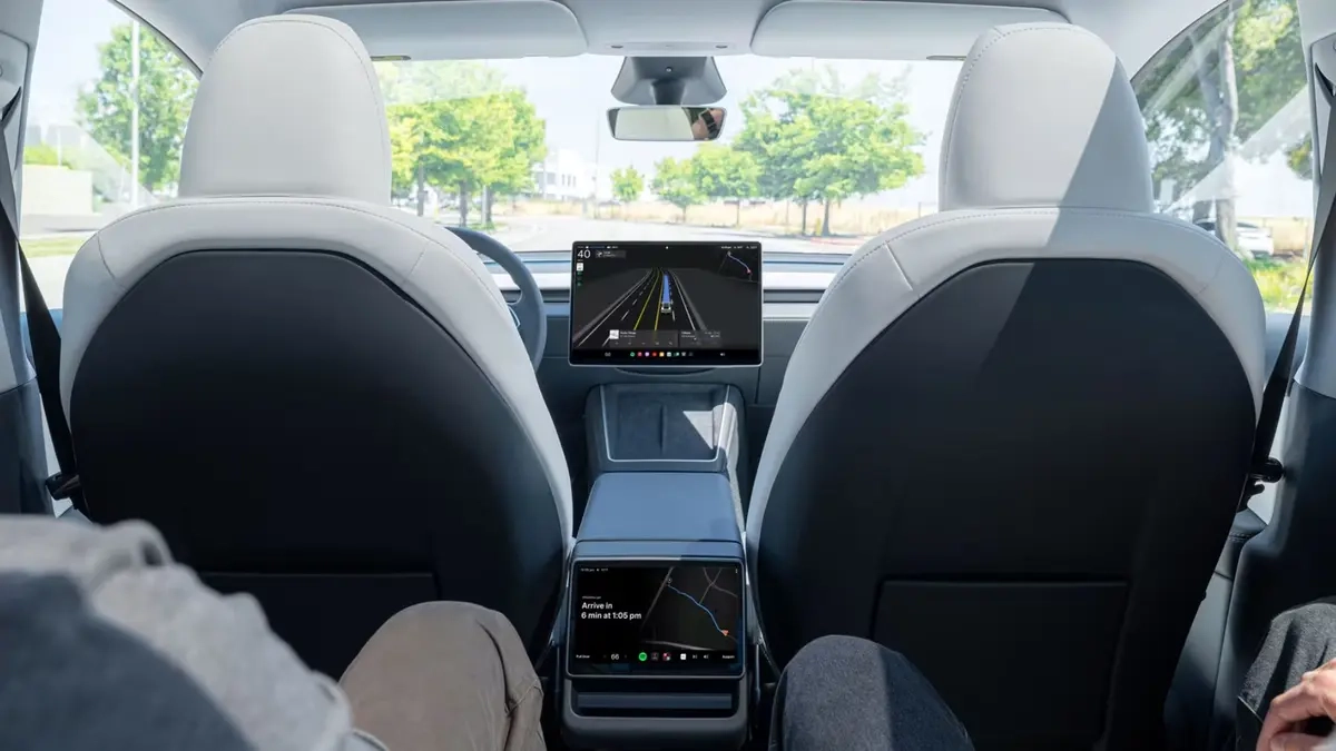 Tesla robotaksiler sorunlarla başladı