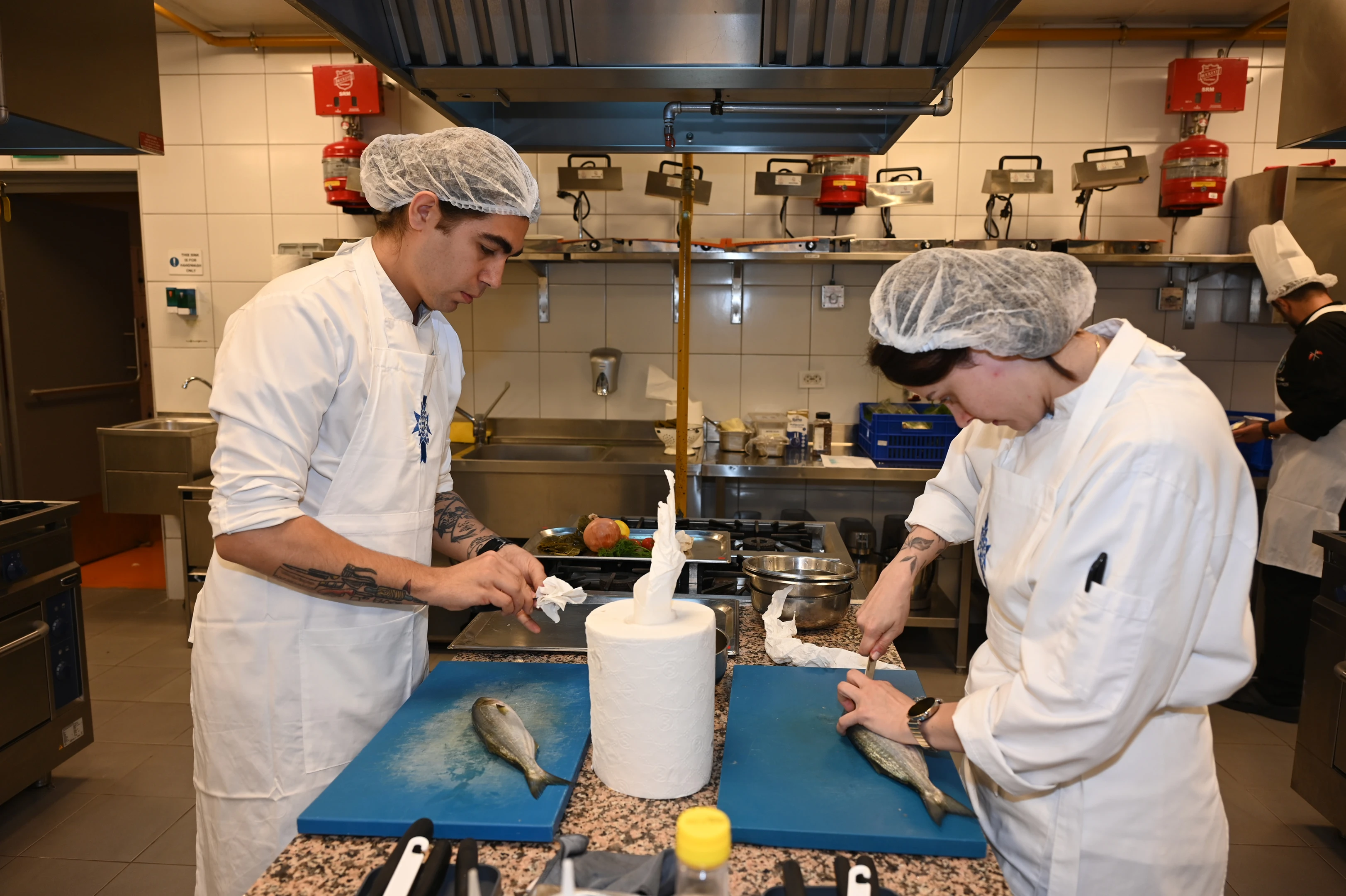 Genç şefler Boğaziçi Lüferi için mutfakta