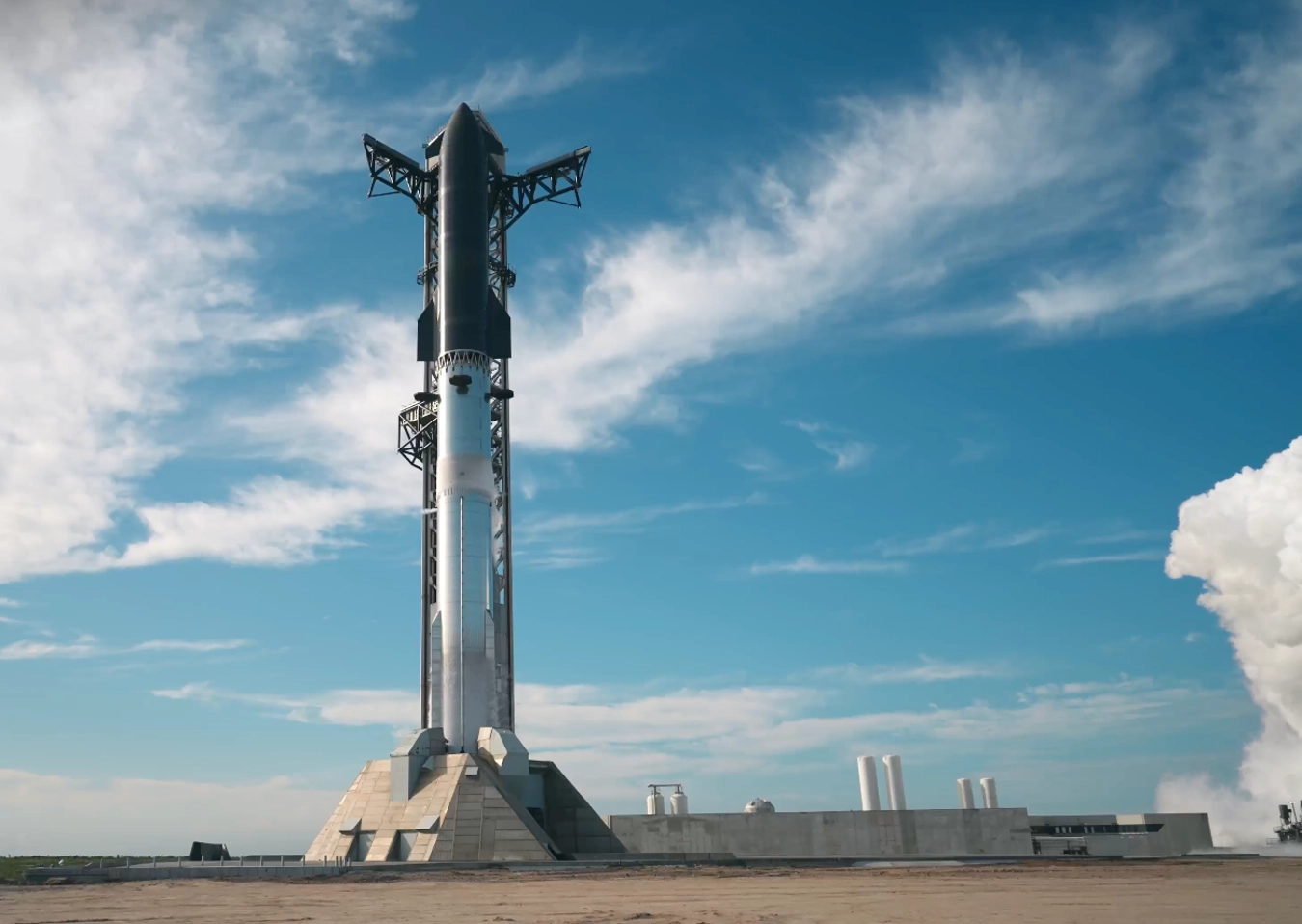SpaceX'in yeni nesil mega roketi Starship V3'ün fırlatması ertelendi