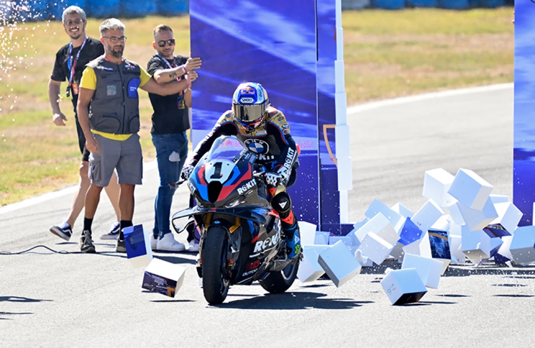 Milli motosikletçi Toprak Razgatlıoğlu, 2025 Dünya Superbike'ta şampiyon oldu