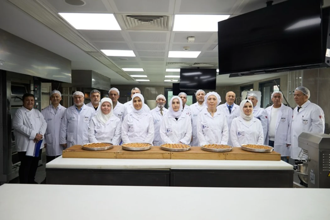 Kadın ustaların 'Tatlı' rekabeti: En iyi baklavayı yapmak için yarıştılar