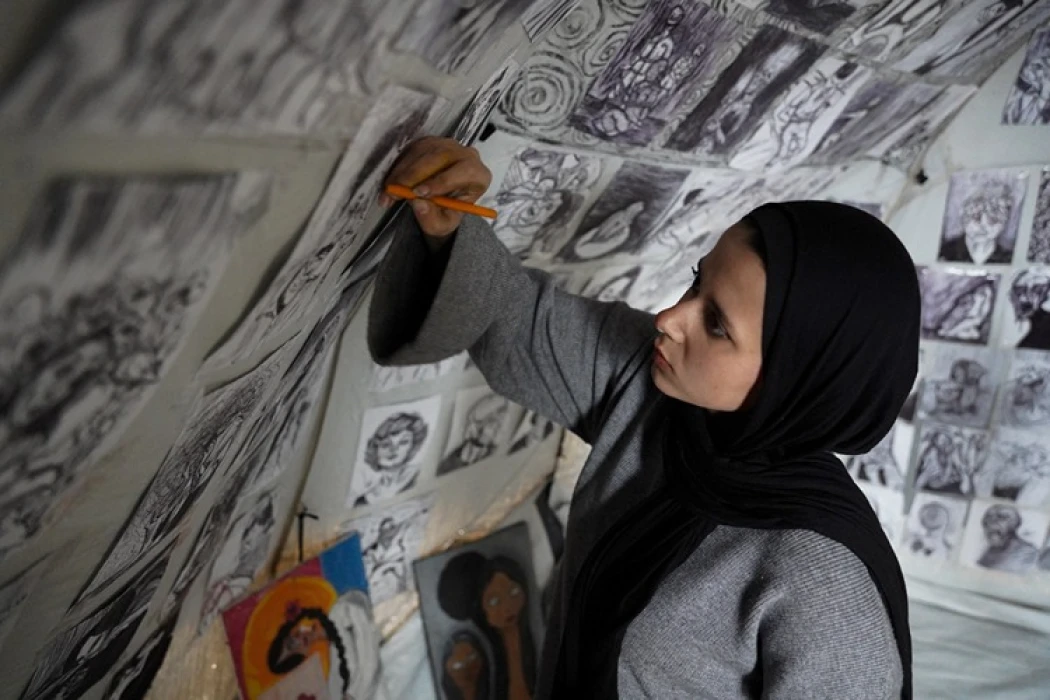 Gazzeli ressam Zaanin, İsrail saldırılarının bıraktığı yıkımı ve kaybolan hayalleri tuvale yansıtıyor