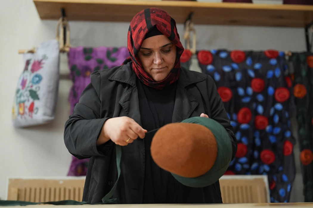 Keçeyi sanata dönüştüren usta, ürünlerini 45 ülkeye satıyor