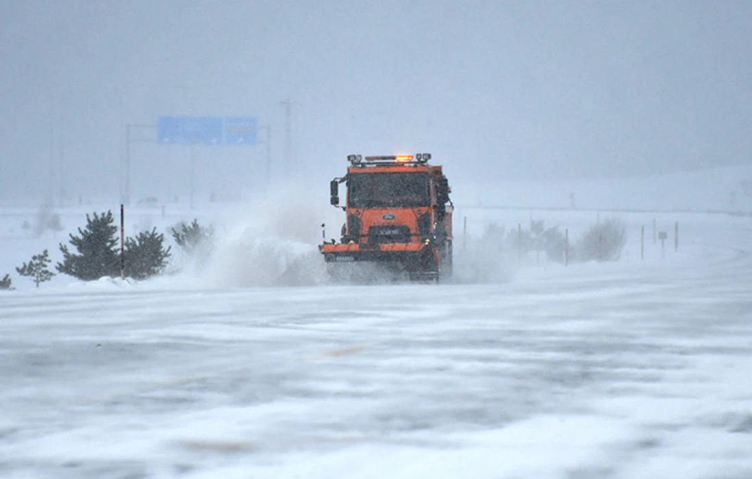 Bazı illerde kar etkili oluyor: Ankara’nın yüksek kesimleri beyaza büründü