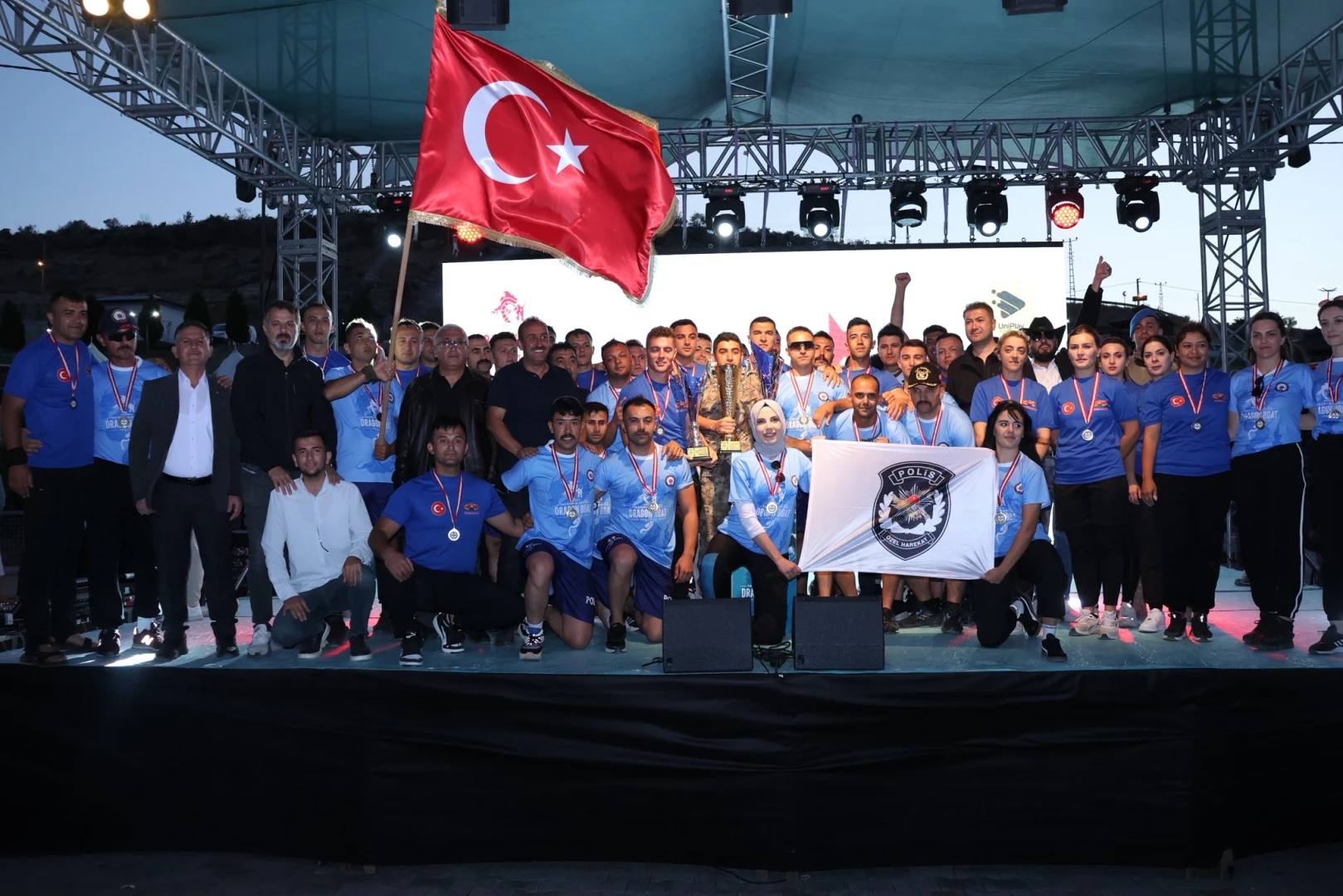 Dragon Festivali sona erdi! Renkli görüntüler ortaya çıktı