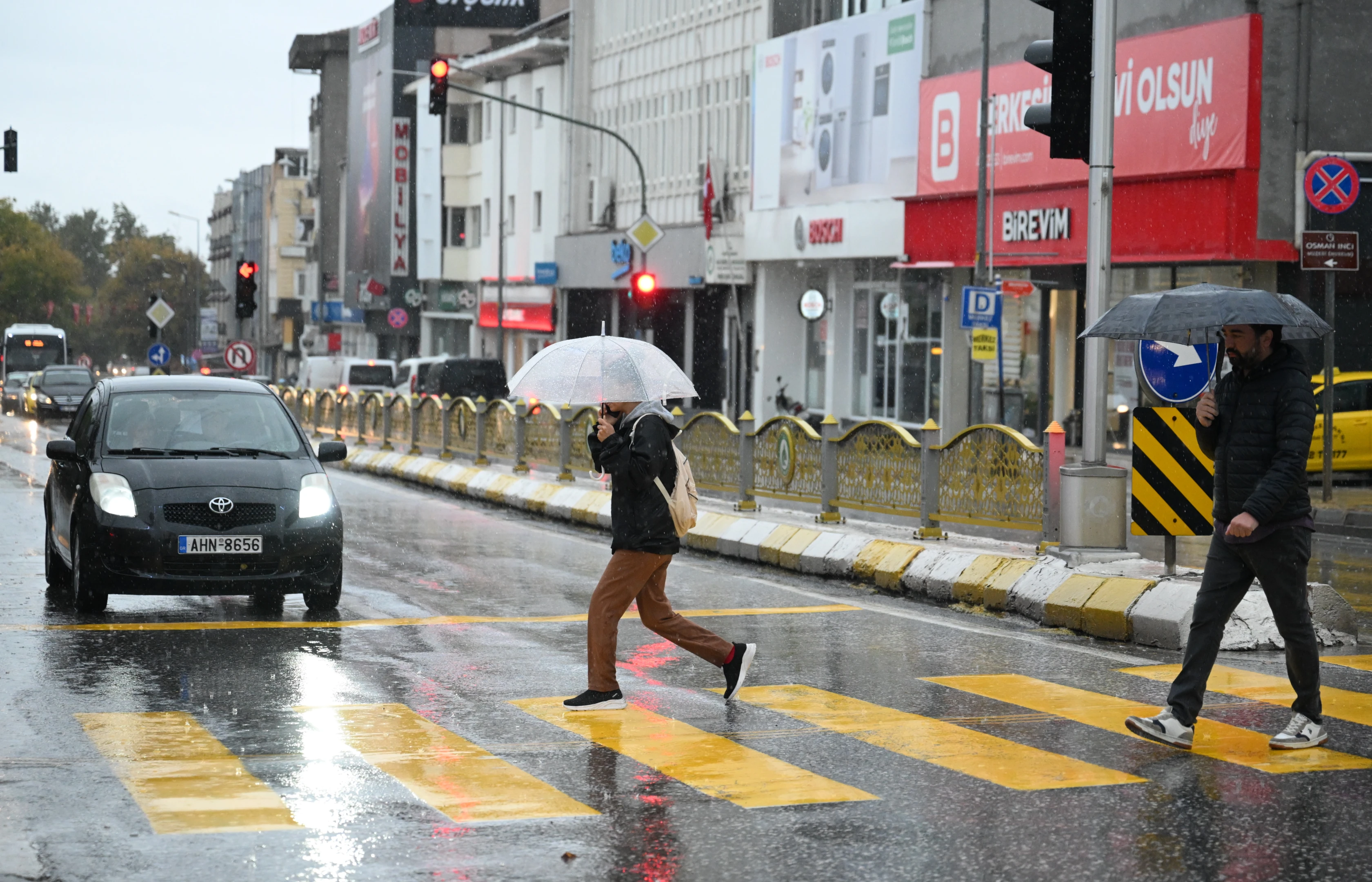 Sağanak etkisini sürdürüyor! İstanbul'da yarın hava durumu nasıl?