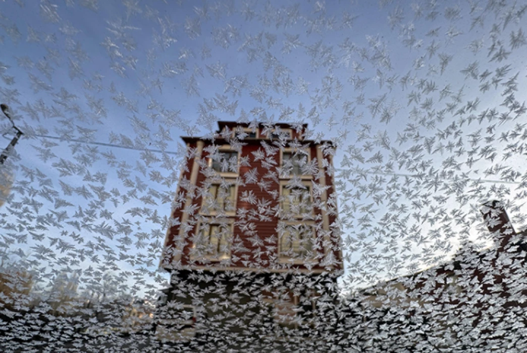 Ardahan'da Kura Nehri'nin yüzeyi buz tutmaya başladı