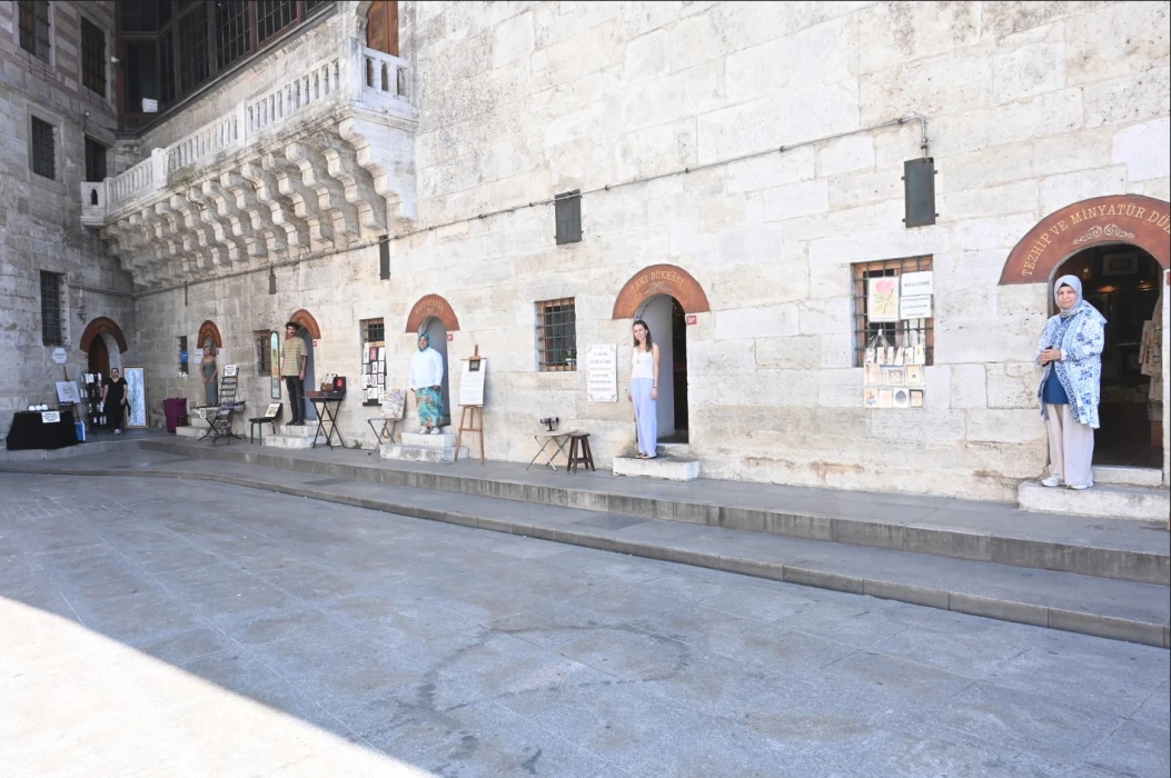 Hünkar Kasrı dükkanları sanatın merkezi oldu