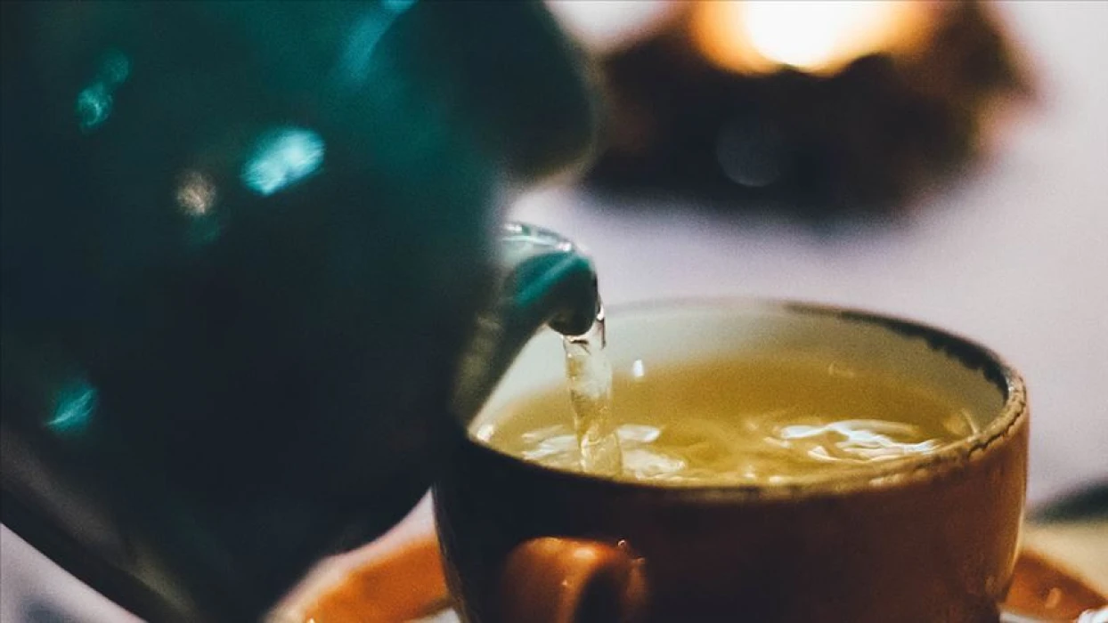 Çay tiryakilerine kritik uyarı: Bu alışkanlık hastalık riskini artırıyor