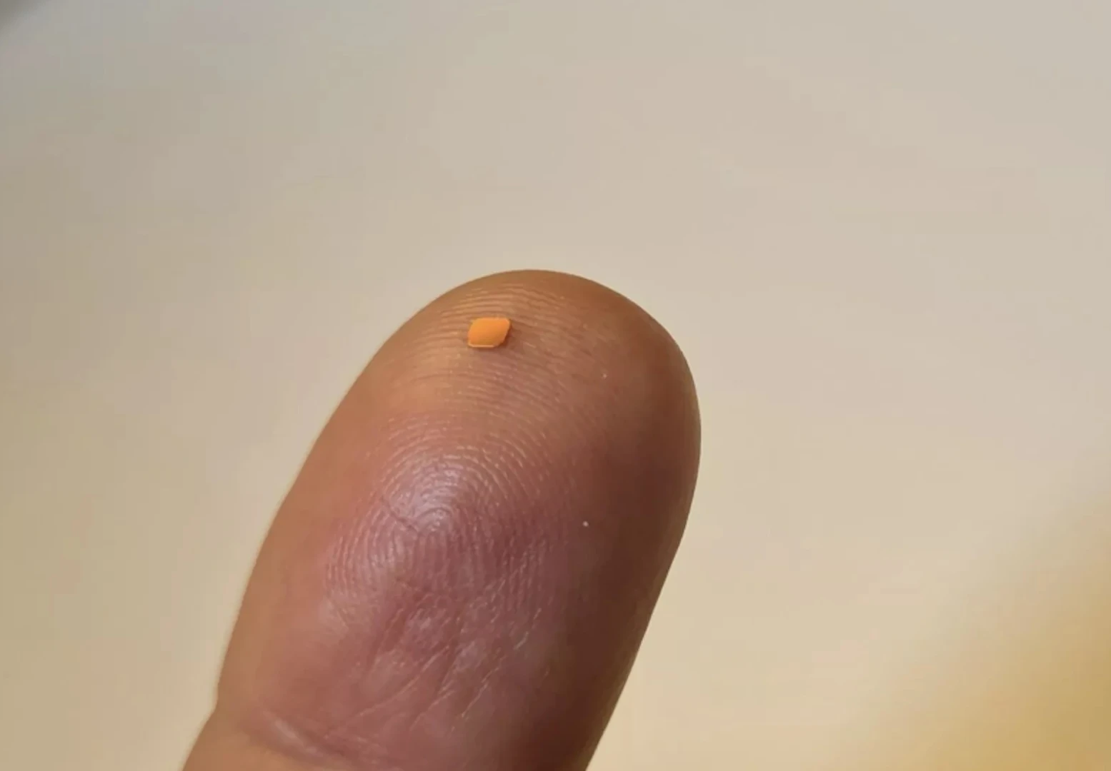 Yapay retina implantı kör gözlere görme yetisi kazandırıyor