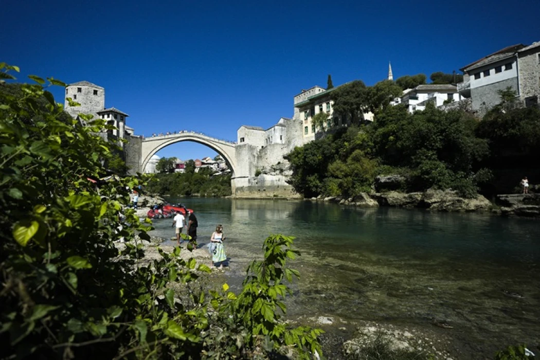 Bosna Hersek'te Osmanlı mirası köprüye ev sahipliği yapan Mostar, her mevsim turistlerin uğrak noktası