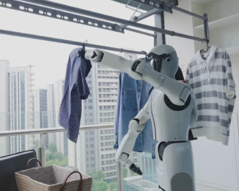 Çin, ilk genel amaçlı otonom ev robotu 'Shiguang S1'i tanıttı