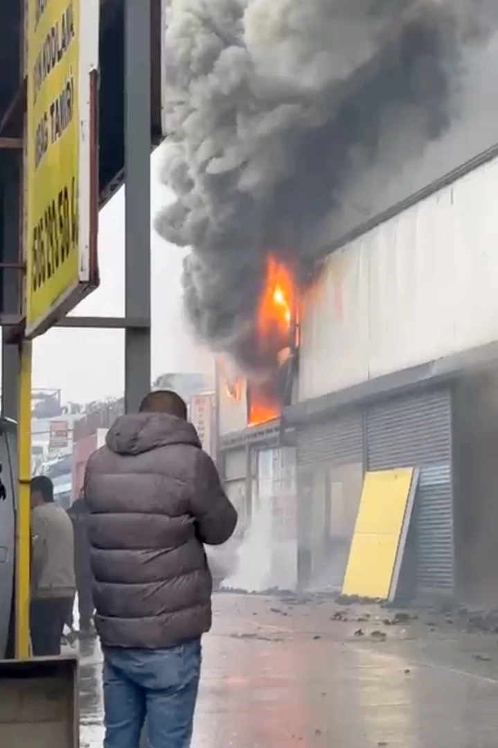 SON DAKİKA | Başakşehir'de sanayi sitesinde yangın çıktı! İlk müdahale geldi