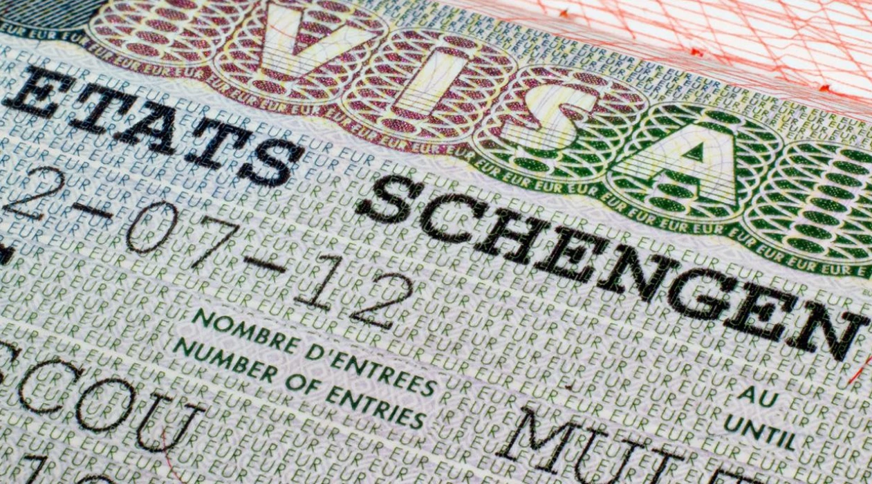 SON DAKİKA: Bakan Bolat'tan Schengen vizesi müjdesi! 'AB yeni belgeyi üye ülkelere gönderdi'