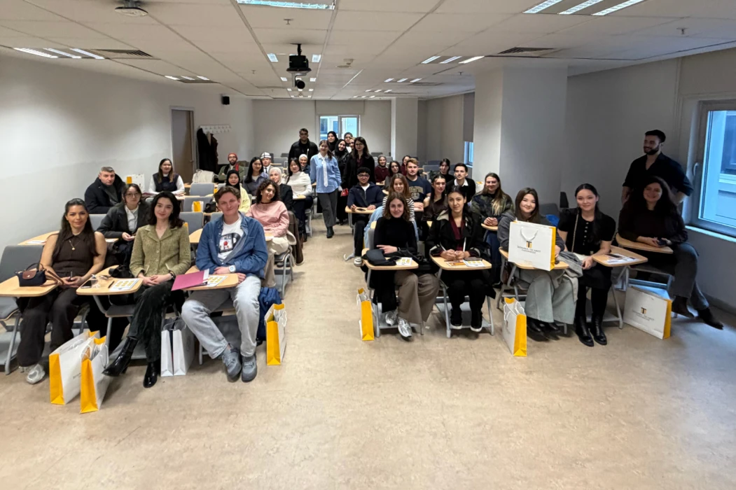 Uluslararası öğrencilere oryantasyon