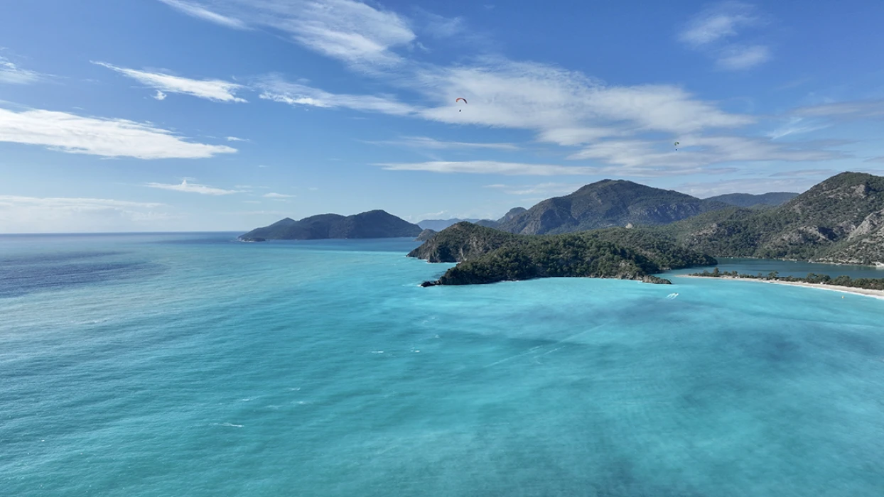 Fethiye'de Ölüdeniz'de nefes kesen görüntü: Denizin rengi turkuaza döndü