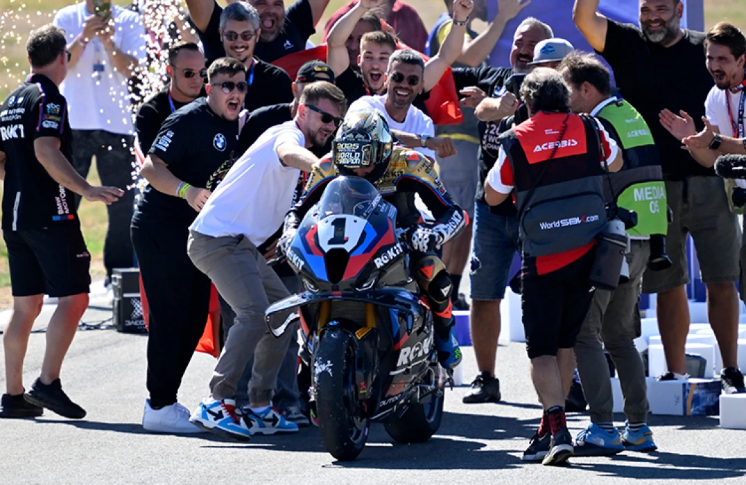 Milli motosikletçi Toprak Razgatlıoğlu, 2025 Dünya Superbike'ta şampiyon oldu
