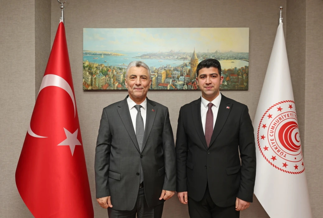 Bu ülkenin geleceği doğru soruyu soran gençlerin omuzlarındadır