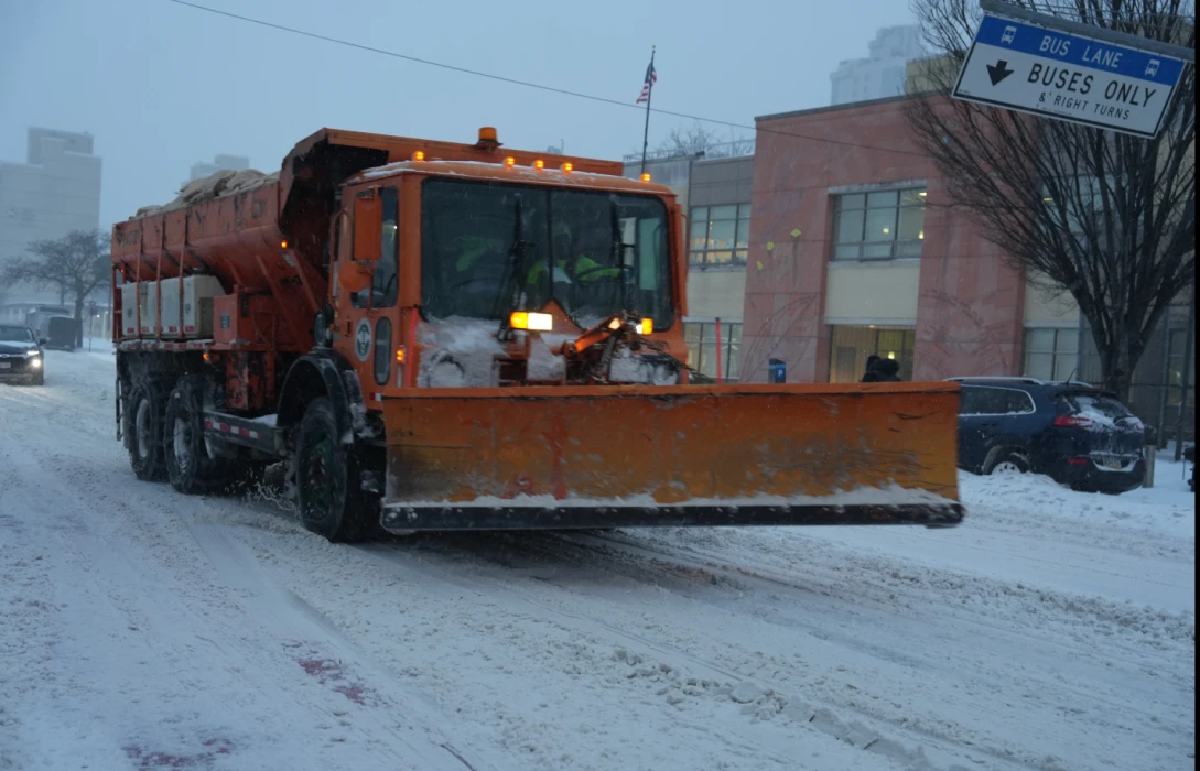 ABD'de binlerce uçuş iptal edildi: Kar fırtınası elektriksiz bıraktı