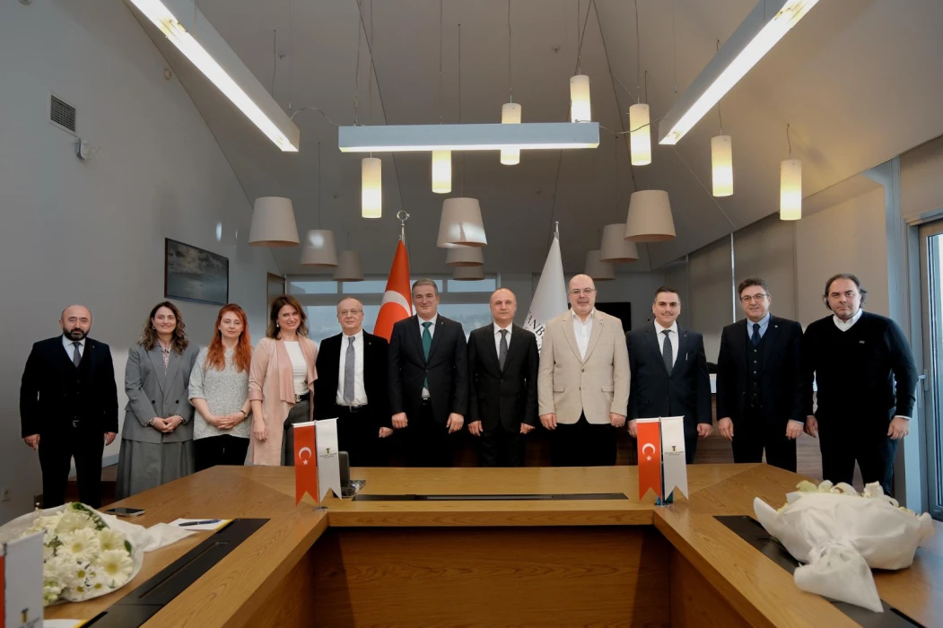 Üç fakültede görev değişimi