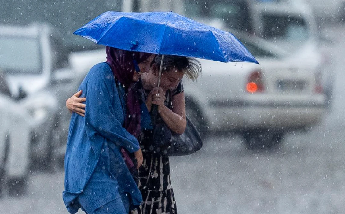 SON DAKİKA: Meteoroloji saat verip uyardı: Bugün 44, yarın 30 kent için sarı alarm