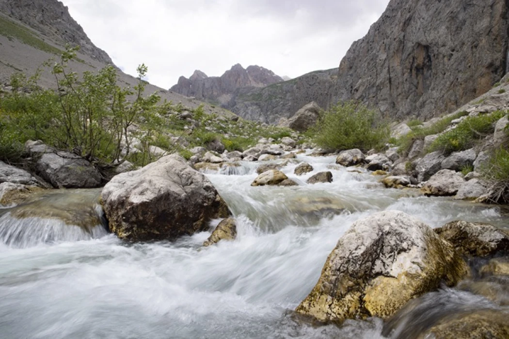 Tunceli'deki Kırkmerdiven Şelaleleri yaz sezonunda turizmi hareketlendiriyor