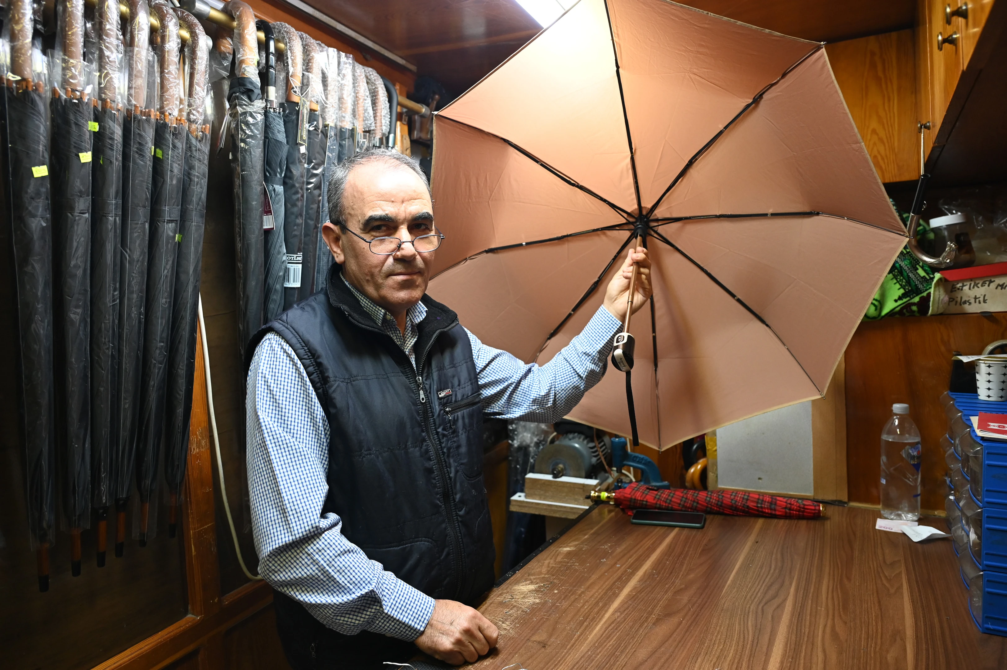 Şemsiye kullanmak bir kültür işi