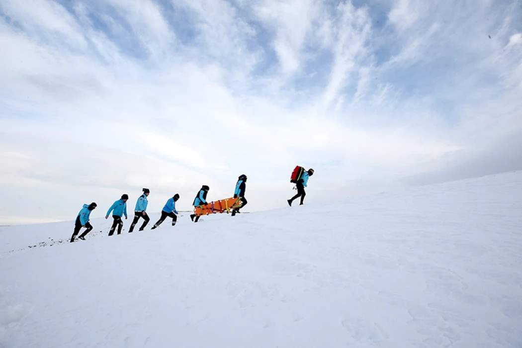 Muş'ta UMKE görevlileri, zorlu eğitimlerle çetin kış şartlarına hazırlanıyor