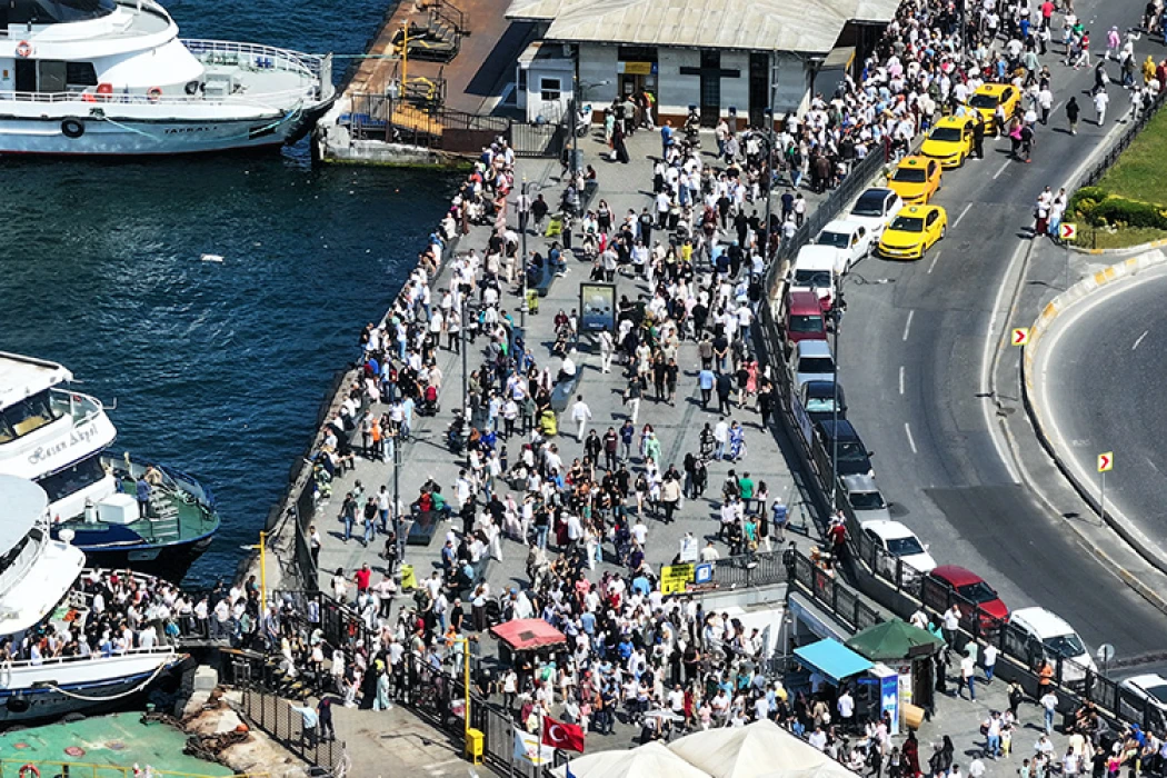 Tarihi Yarımada'da bayram yoğunluğu havadan görüntülendi!
