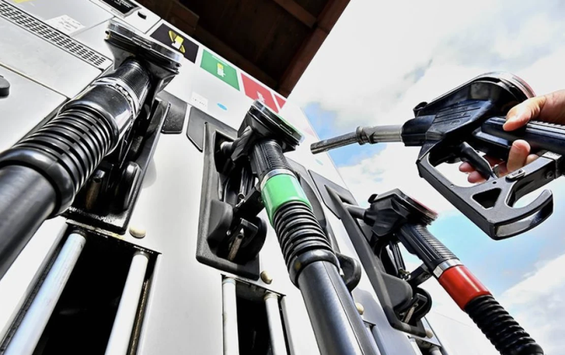 Akaryakıt fiyatları için büyük indirim! Motorine 12,94 TL indirim geliyor: Benzin fiyatı ne kadar olacak?