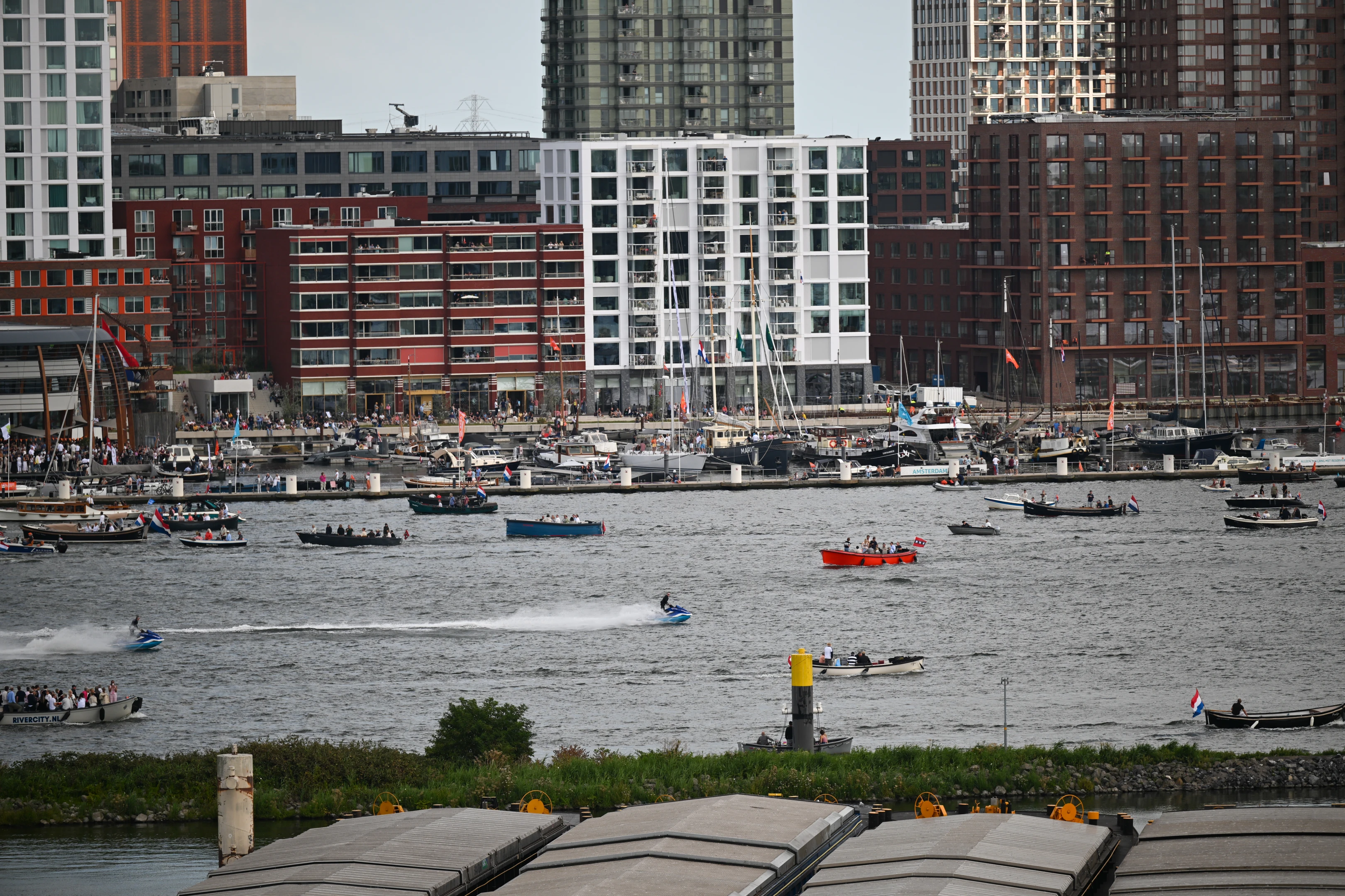 Amsterdam gemilerle doldu! Nedeni belli oldu