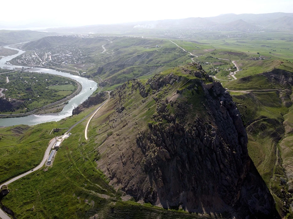 Tarihi Palu Kalesi'nde kazı çalışması! İlk kazma vuruldu