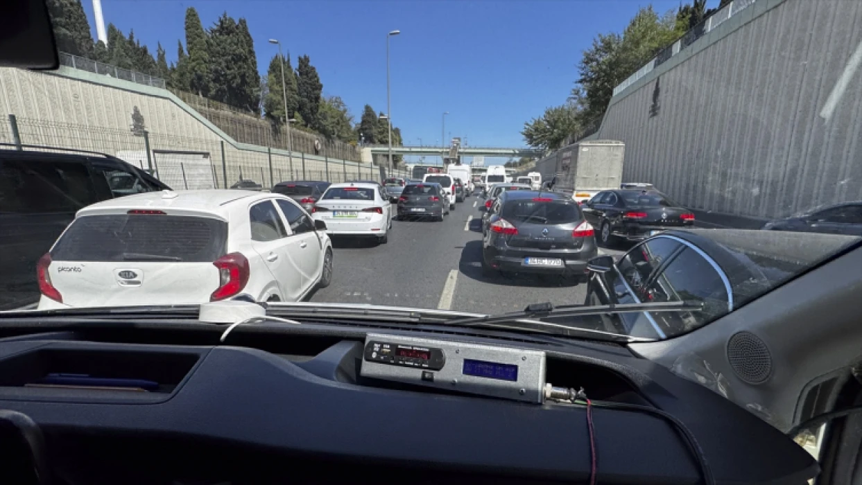 İstanbul trafiğinde yeni dönem: Ambulanslar için araç radyolarına anons yapılacak