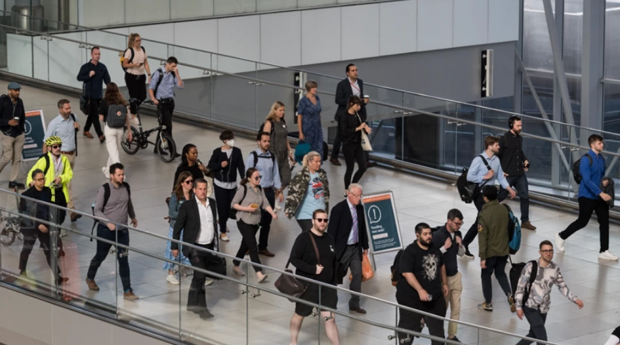 Küresel şirketler 10 binlerce çalışanı işten çıkarıyor: İş gücü piyasası dönüşüyor