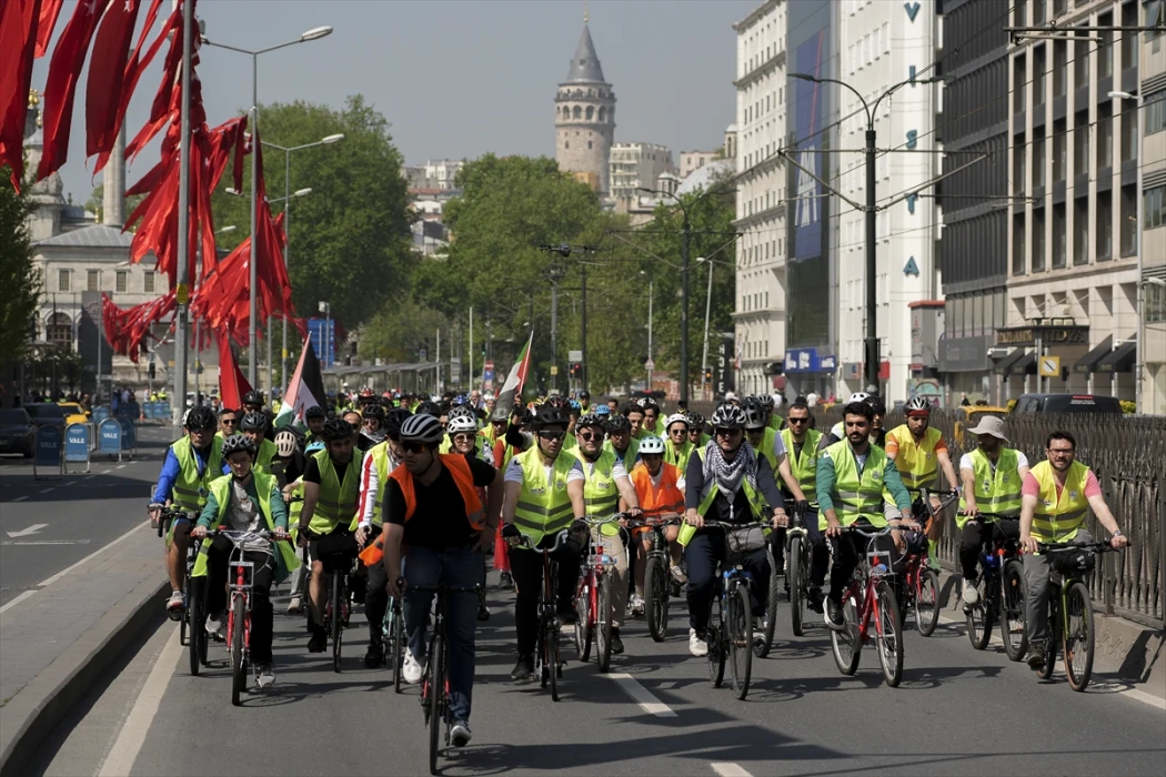 Küresel Sumud Filosu'na destek için pedallar İstanbul'da çevrildi