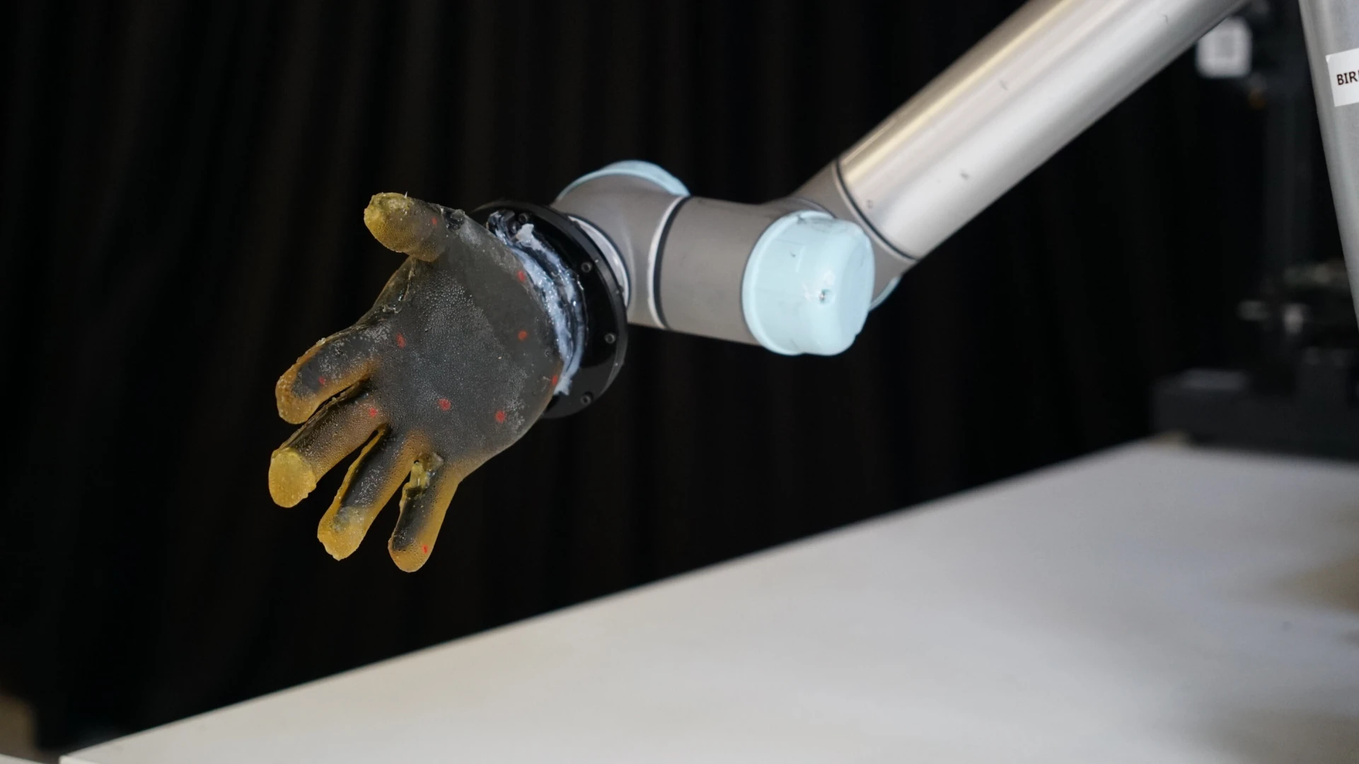 Robotlara insani dokunuş: Yeni nesil elektronik deri