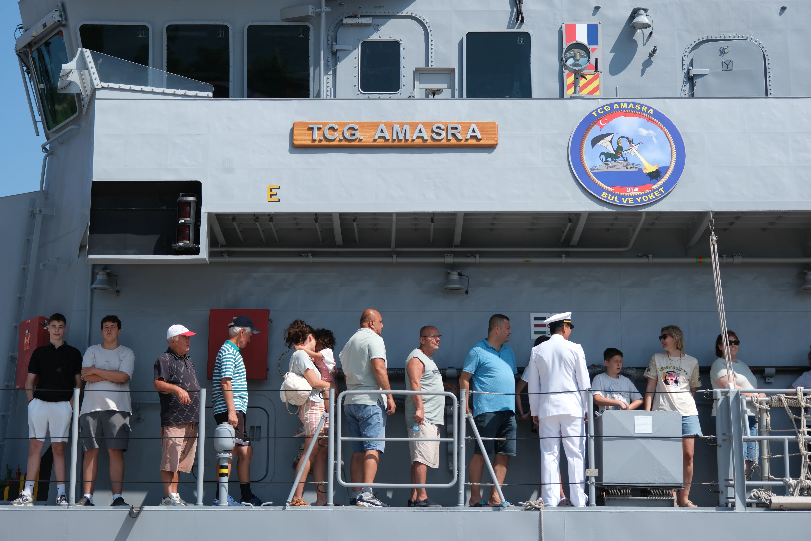 Mayın tarama gemisi TCG Amasra ziyarete açıldı