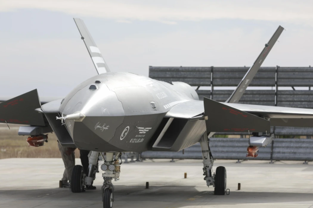 KIZILELMA’dan tarihi başarı: 30 milden F-16'ya kilit