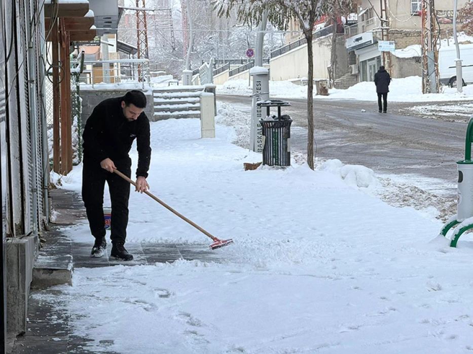 SON DAKİKA: Yurdun bazı kesimlerinde kar etkili oldu! İşte o kareler