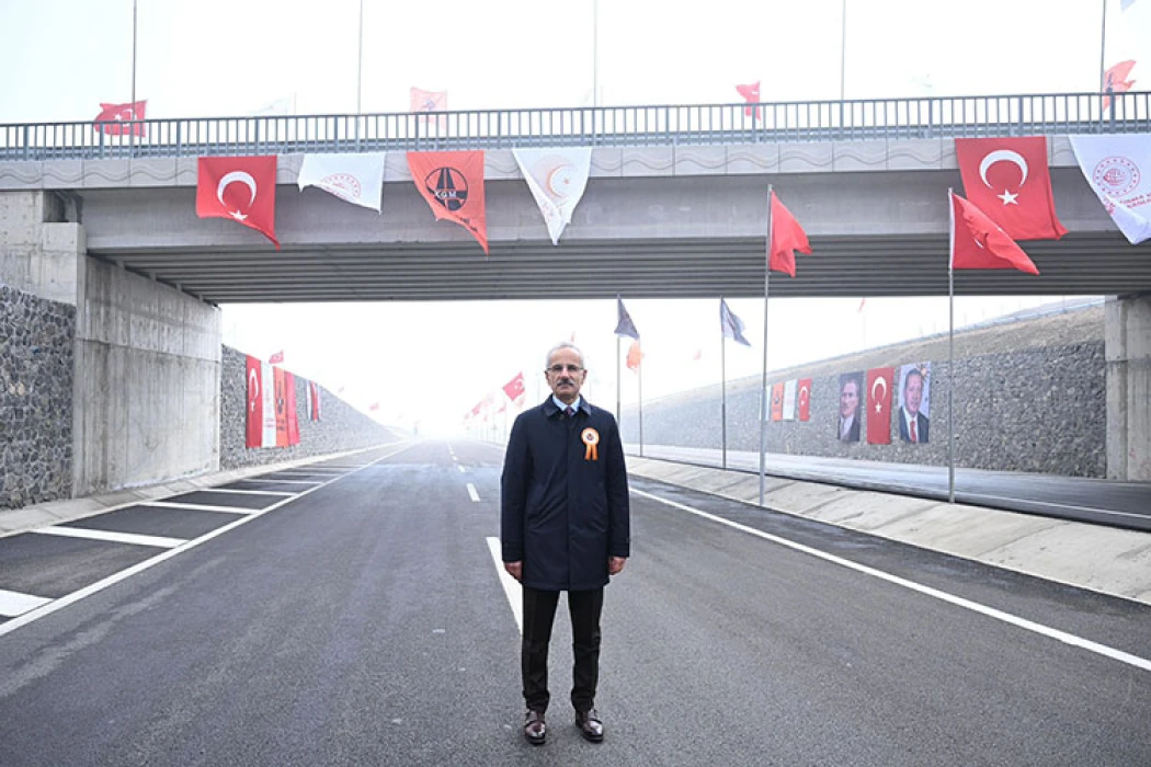 Bakan Uraloğlu: Güzergahı 2 km kısaltarak ulaşımı şehir dışına taşıdık