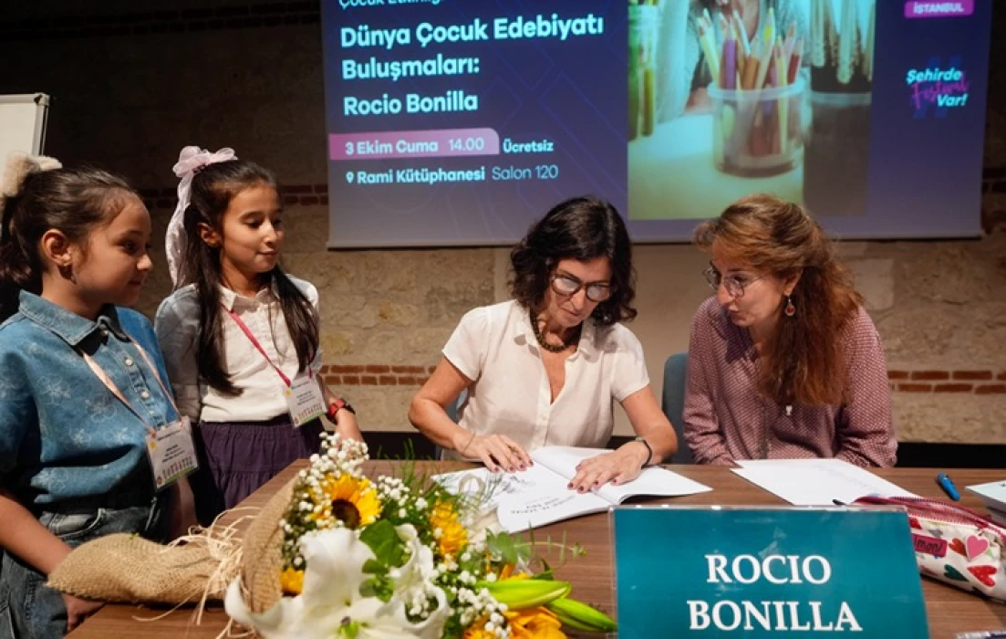 İspanyol çizer Rocio Bonilla İstanbul'da çocuk okuyucularıyla buluştu