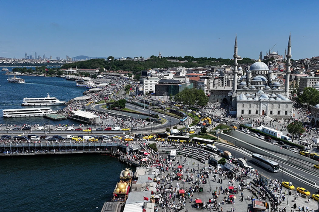Tarihi Yarımada'da bayram yoğunluğu havadan görüntülendi!
