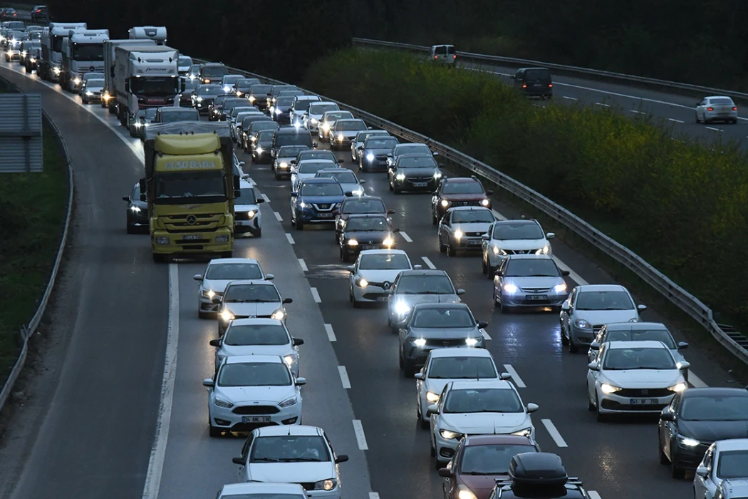 Tatilciler dönüyor: İstanbul'da trafik yoğunluğu yükseldi