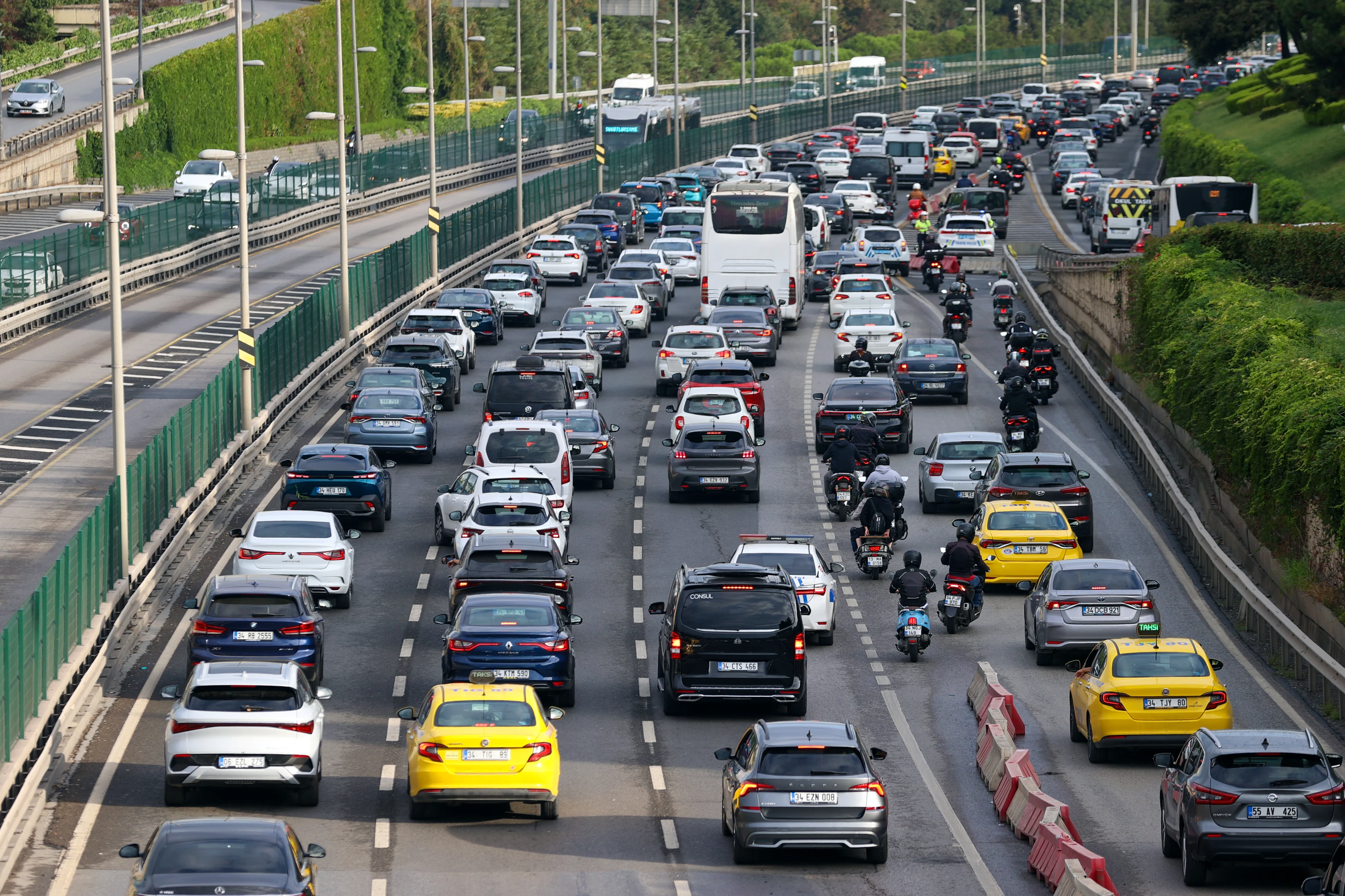 Bayram dönüşü trafik yoğunluğu yüzde 60 seviyesinde!