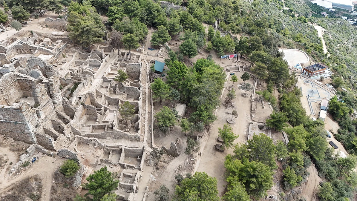 Syedra Antik Kenti'nde 1800 yıllık stadyum gün yüzüne çıkarıldı