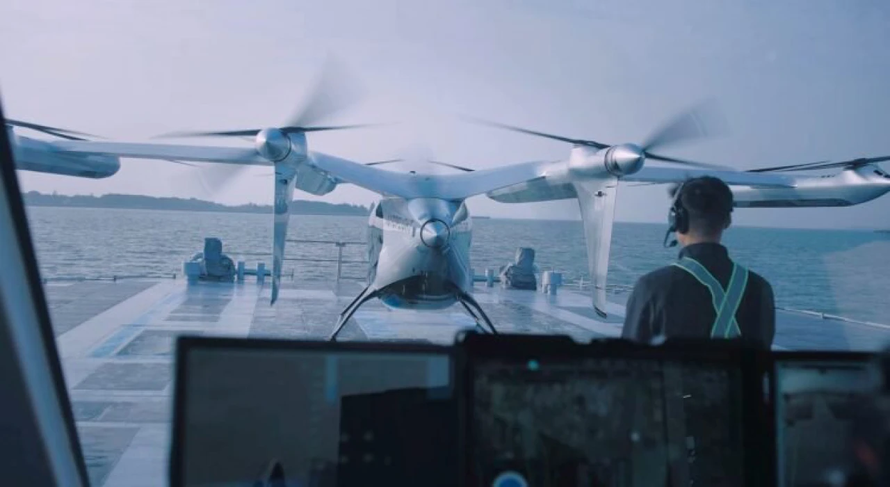 Hava taksilere güneş enerjili yüzen havalimanı