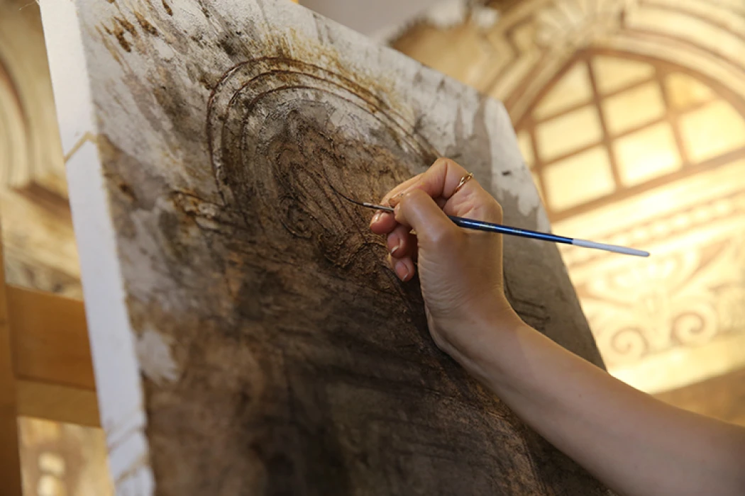Hataylı ressam çizimlerini kahve ve çay dökerek renklendiriyor