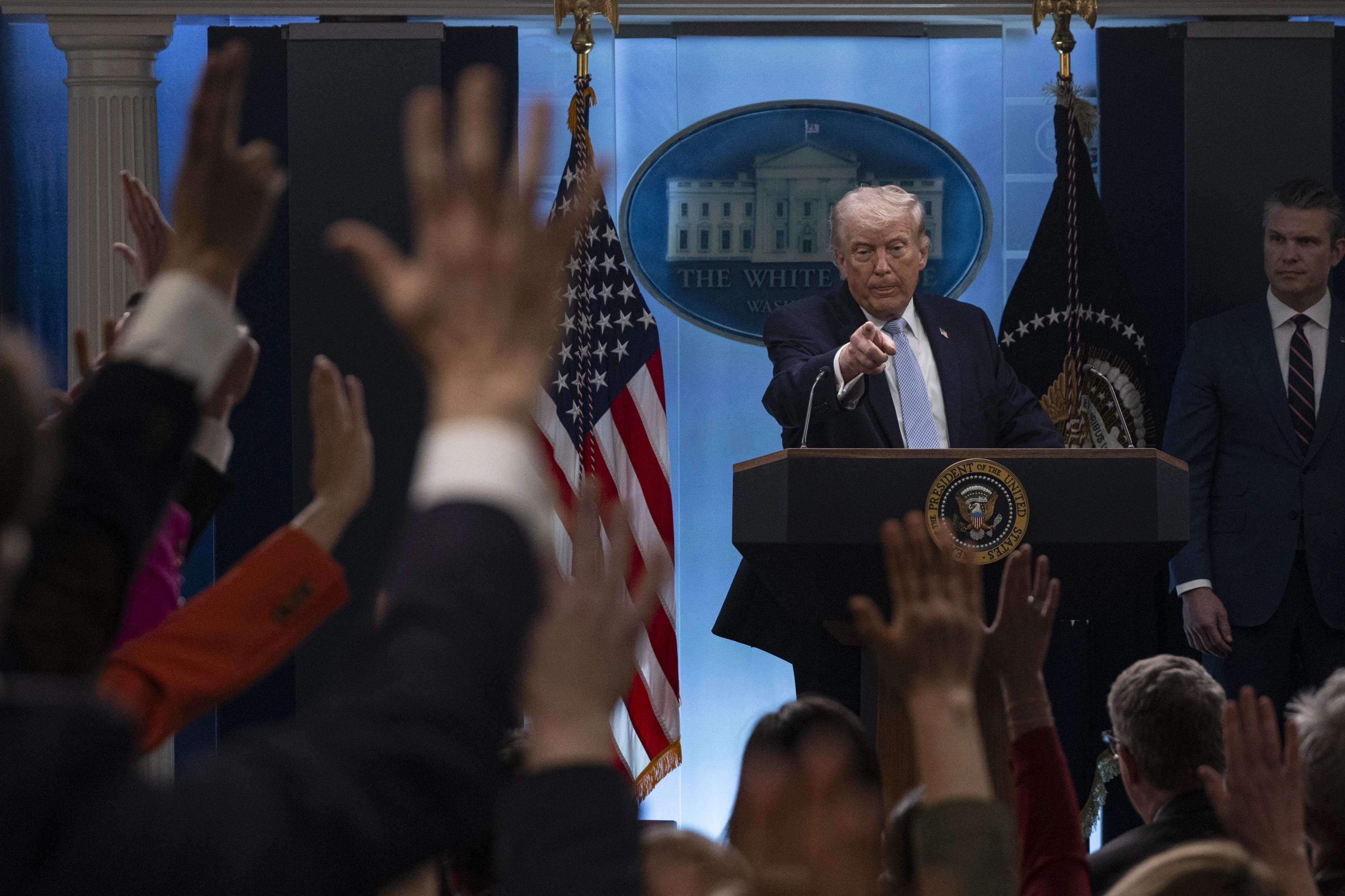 Trump, NATO Genel Sekreteri Rutte ile görüştü! ABD NATO'dan çekiliyor mu?