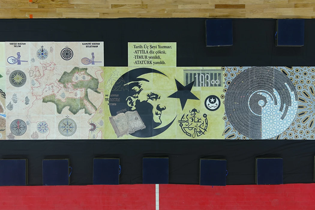 Türk tarihini 27 metrelik çini eserle anlattı